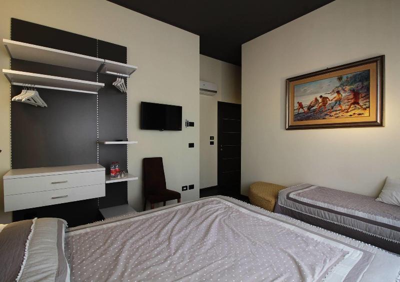 Couette-café Mirella 3*