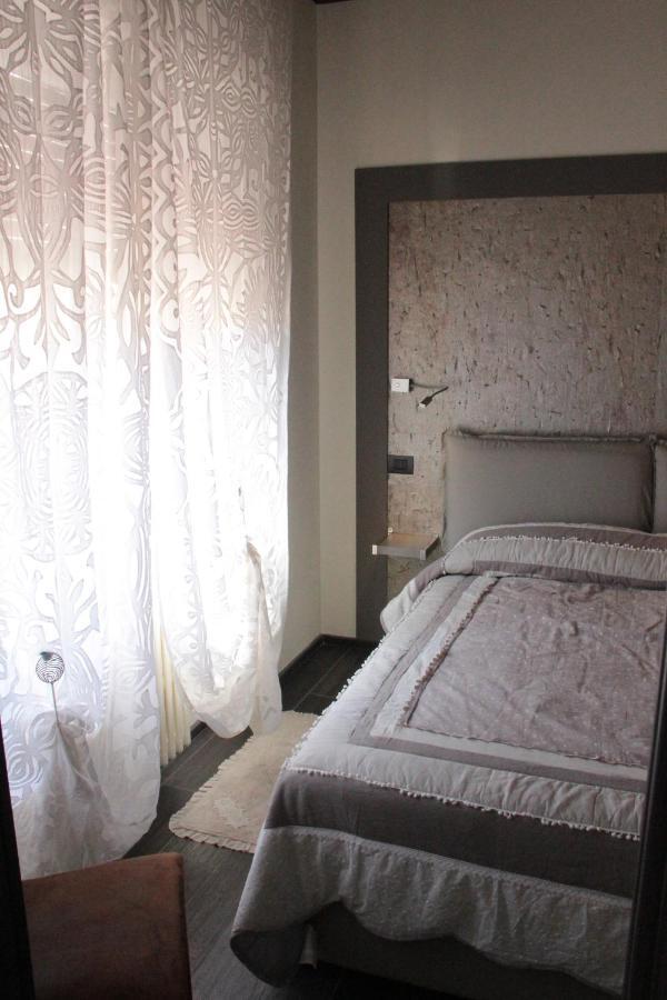 Couette-café Mirella 3*